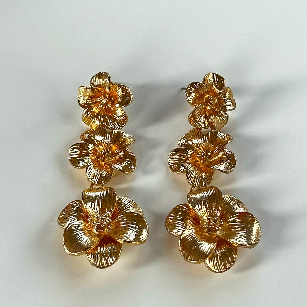 NWOT Earrings Flower Statement Dressy Gold color